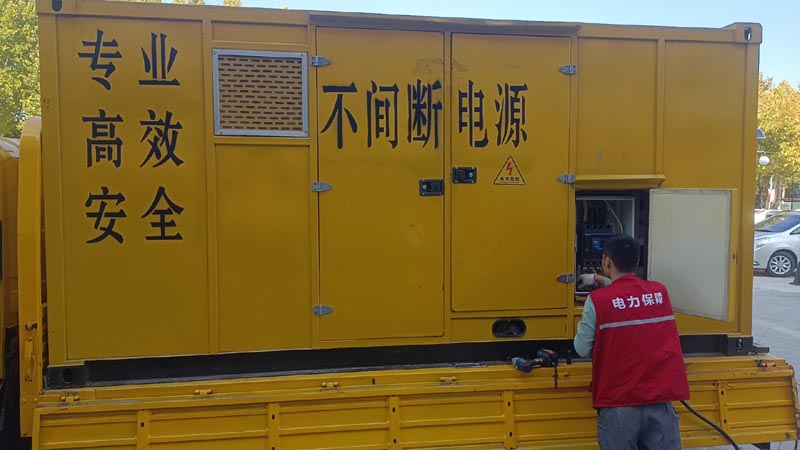 西平柴油发电机组和UPS电源配合使用时，如何避免切换过程中的电力中断？